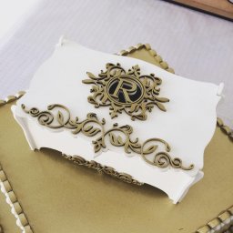 Вышивка инициалов на платке машинная вышивка