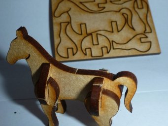 Скачать dxf - Деревянные игрушки конь из фанеры пазл лошадка выпиливания